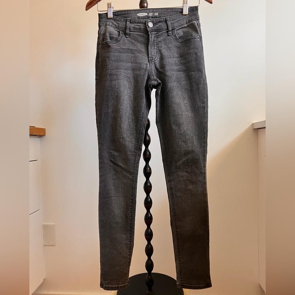 Old Navy Women's Rockstar Super-Skinny Jeans in Dark Gray